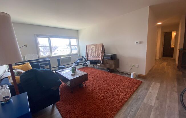 2 beds, 1 bath, $1,395, Unit 321