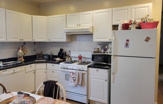 3 beds, 1 bath, 1,300 sqft, $3,300, Unit 1