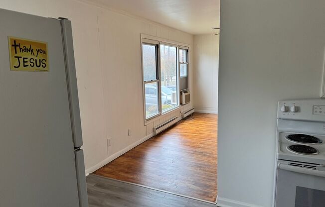 2 beds, 1 bath, $1,200