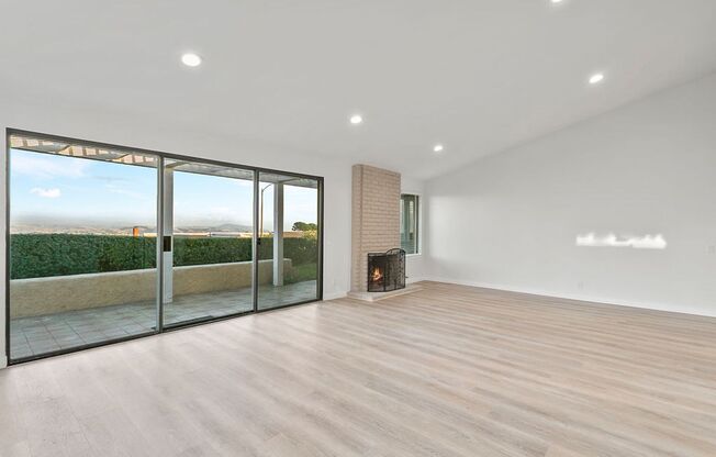 Gorgeously Updated 2 Bedroom Townhome with Amazing Views!