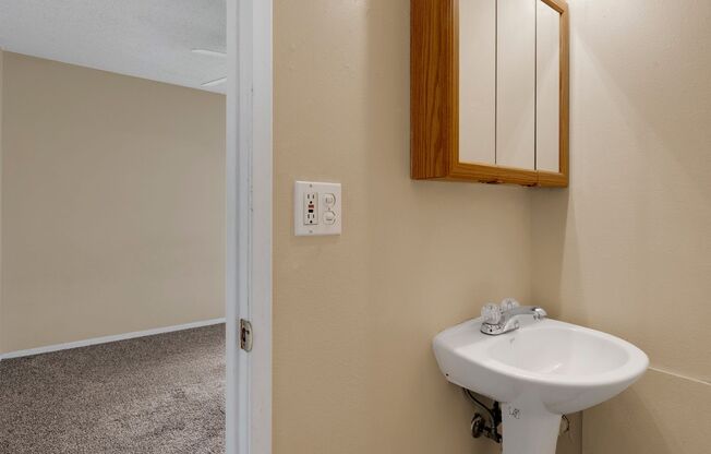 3 beds, 2 baths, 1,026 sqft, $1,350, Unit 1103-6