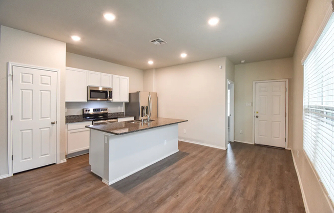 3443 REDBUD GRV