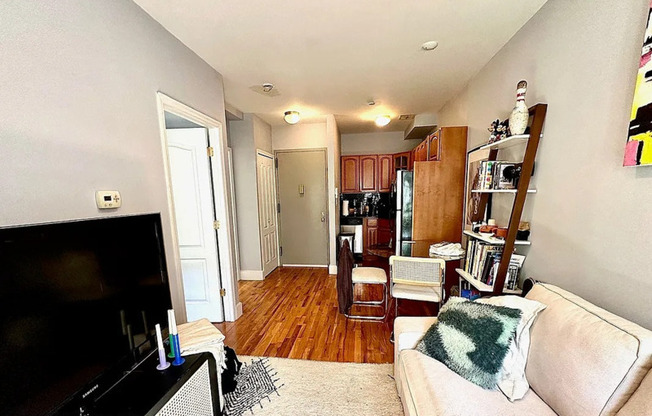 1095 BEDFORD AVE