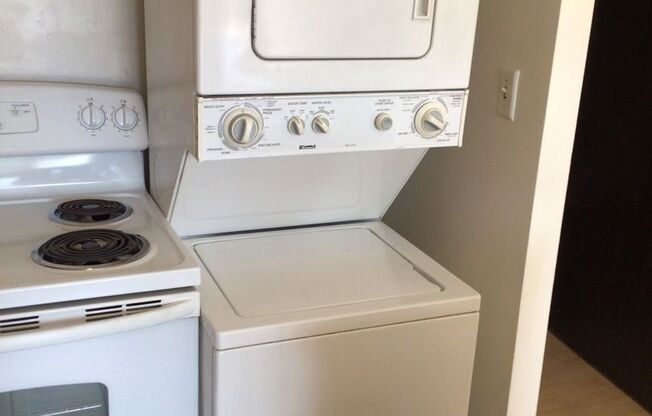 Spacious 1 bed, 1 bath, 1 parking Condo with a huge-covered lanai located in Wahiawa!