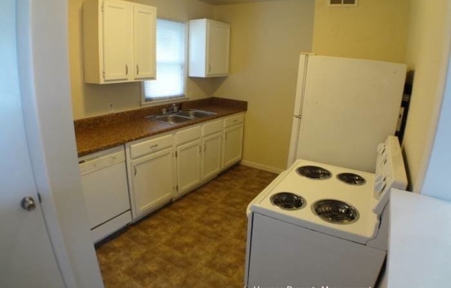 2 beds, 1 bath, 720 sqft, $795