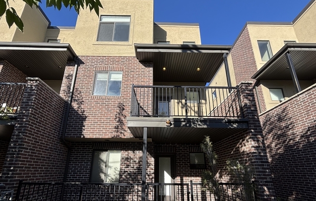 3883 KOMENDA CT