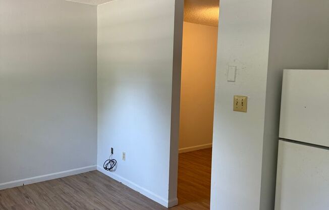 1 bed, 1 bath, 650 sqft, $495, Unit 1600 N Lane UNIT L