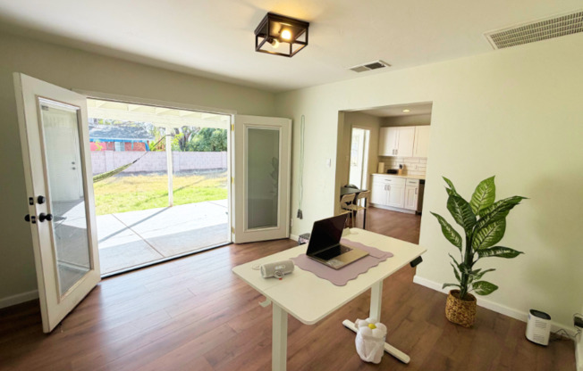 1325 E DON CARLOS AVE