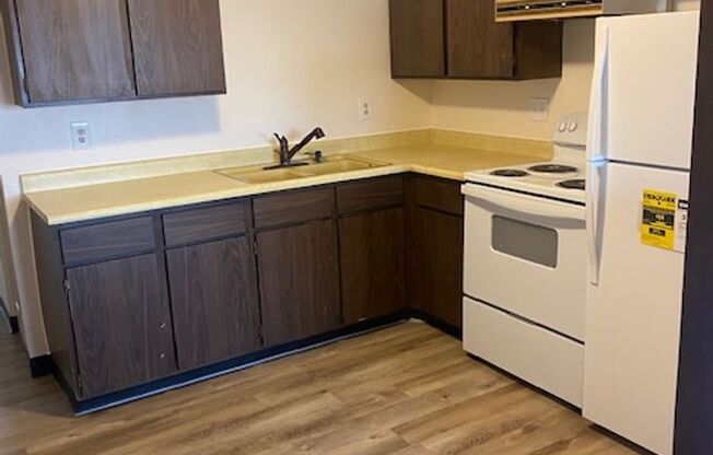 1 bed, 1 bath, $950, Unit #28