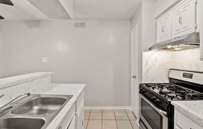 1 bed, 1 bath, 653 sqft, $699