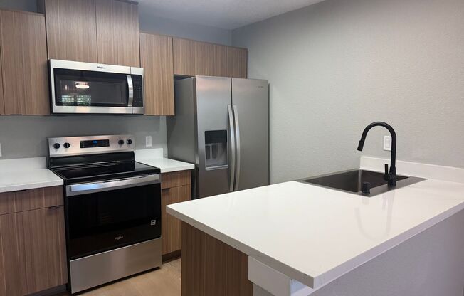 2 beds, 1 bath, 821 sqft, $2,780, Unit D036