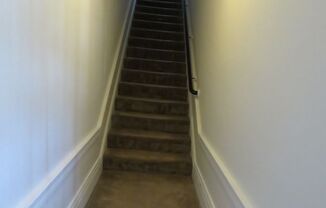 2 beds, 1 bath, $5,800, Unit 610