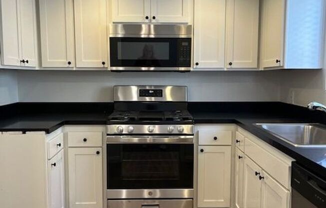 2 beds, 2.5 baths, 1,120 sqft, $2,698, Unit 1106