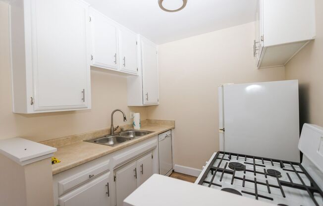 1 bed, 2 baths, $2,295, Unit 21