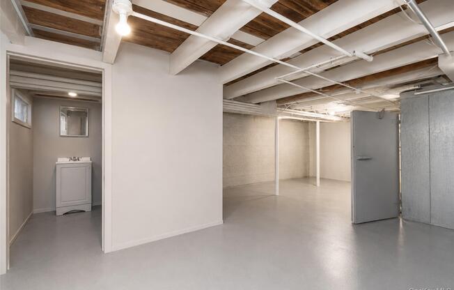 1077 BROADWAY