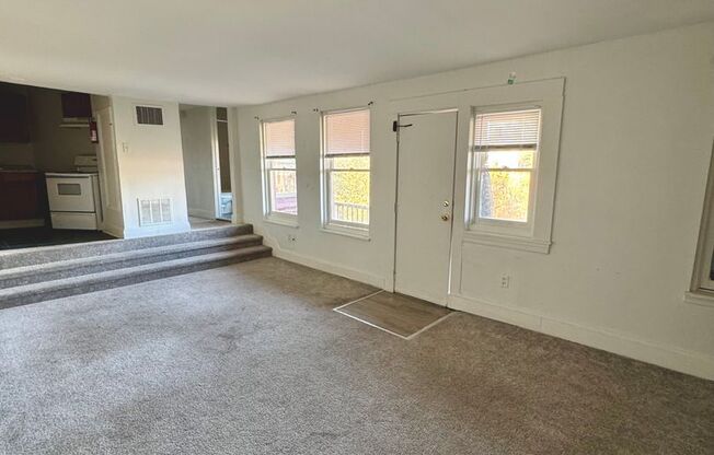 2 beds, 1 bath, 700 sqft, $1,150, Unit 606 West - 05