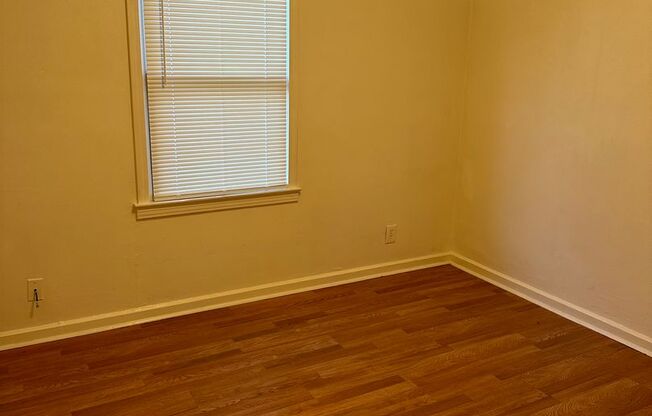 2 beds, 1 bath, $985