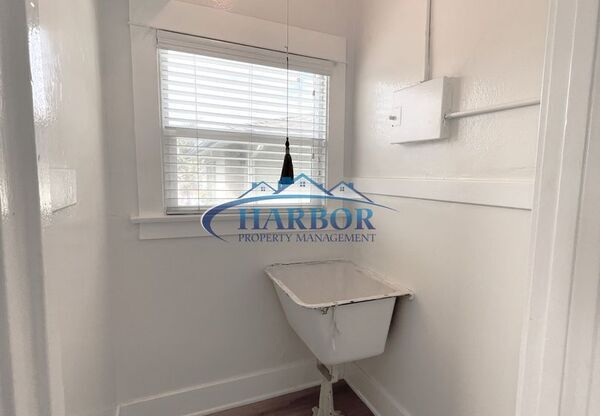 426 430 W 22 ST