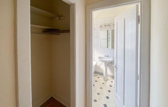1 bed, 1 bath, 645 sqft, $1,850, Unit 3525.5-3S