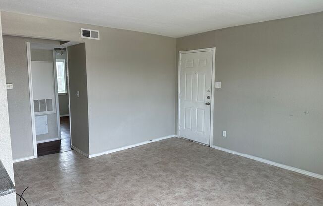 Bryan - Northgate area. 2 bedroom 1 bath-- close to Texas A&M University.
