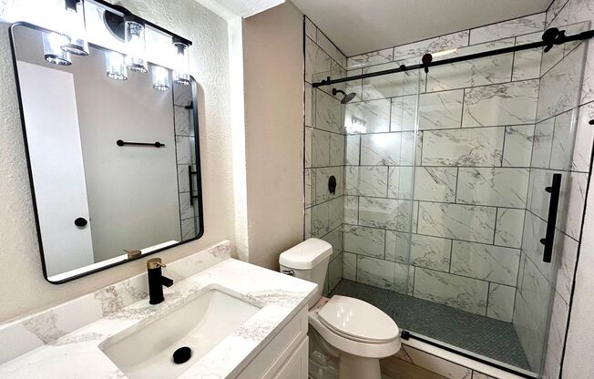 8 beds, 3 baths, $10,400, Unit House