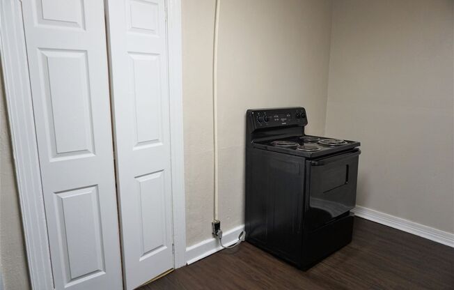 1 bed, 1 bath, 780 sqft, $675, Unit 1130 NE 17th St