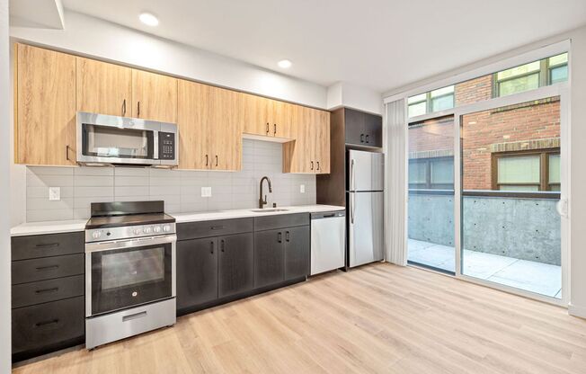 2 beds, 1 bath, 660 sqft, $2,200, Unit 208