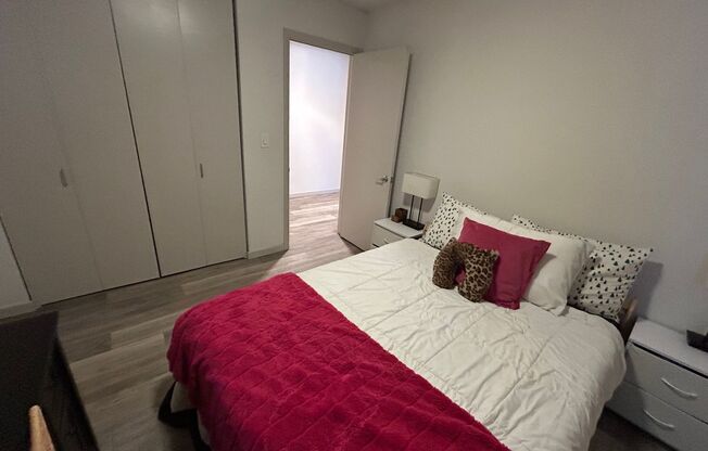 2 beds, 1 bath, $1,395, Unit 122