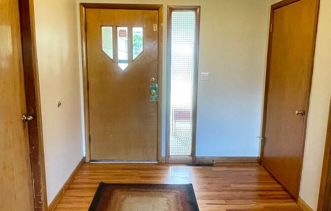 Furnished 3 bedroom/2bath close to Garden of the Gods
