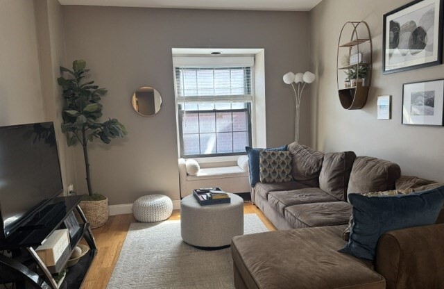 2 beds, 1 bath, 929 sqft, $2,600, Unit 415