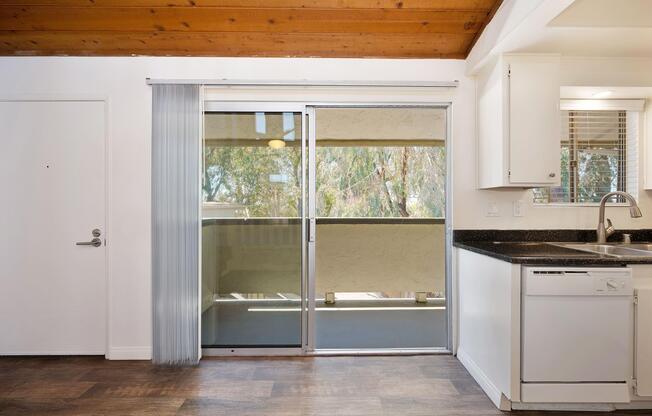1 bed, 1 bath, 725 sqft, $2,445