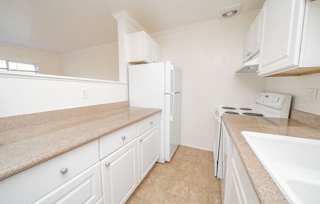 2 beds, 1 bath, $2,195, Unit 4