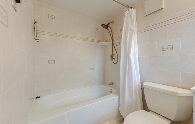 2 beds, 2 baths, 1,030 sqft, $2,900, Unit 43B