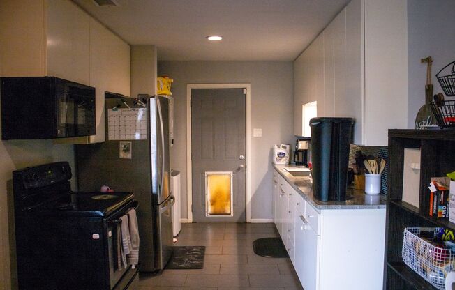 2 beds, 1 bath, $1,050