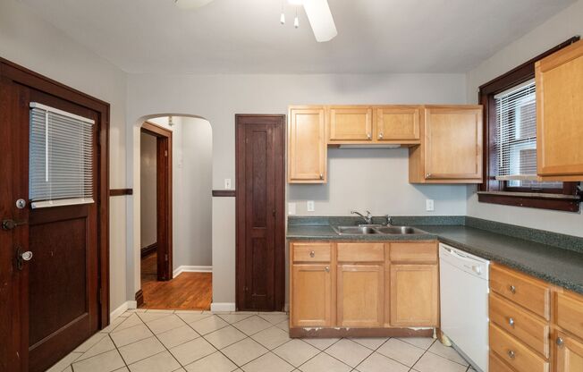 1 bed, 1 bath, $850, Unit 5142 - 784