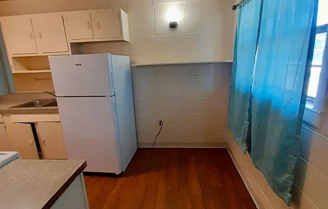 1 bed, 1 bath, 700 sqft, $629, Unit 14