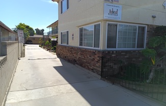 2 beds, 1 bath, 1,000 sqft, $2,550, Unit F