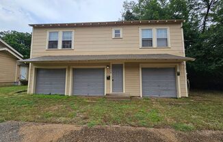 Cozy 2-Bedroom, 1-Bath Diplex with 1-Car Garage Near UNT Denton – Priced to Lease Fast!