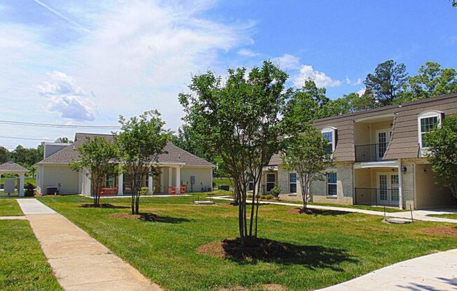 Courtyard Commons - Apartments on West Main