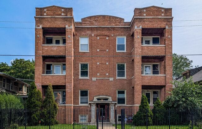 1 bed 1 bed unit in South Old Irving Park