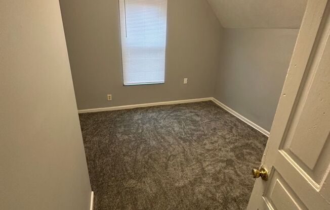 3 beds, 1 bath, $1,000