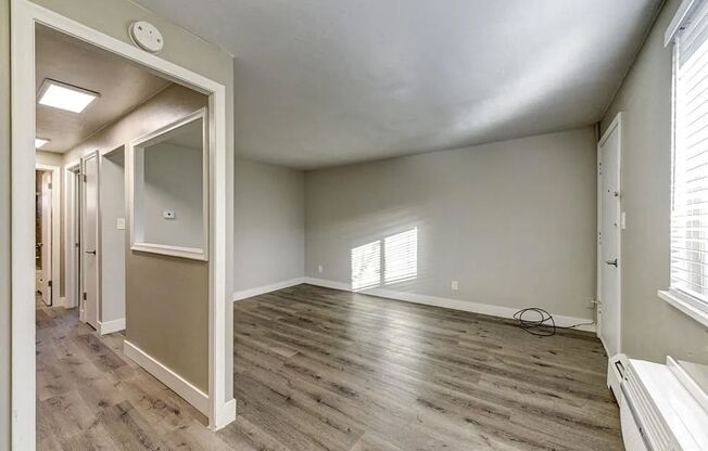 1137 Columbine St – Charming 1-Bedroom Apartments in a Historic Congress Park Building!