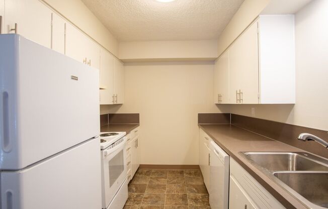 2 beds, 1 bath, $1,355, Unit B09