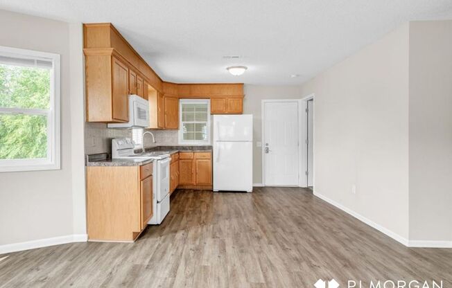 3 beds, 1 bath, 1,252 sqft, $1,350, Unit 2