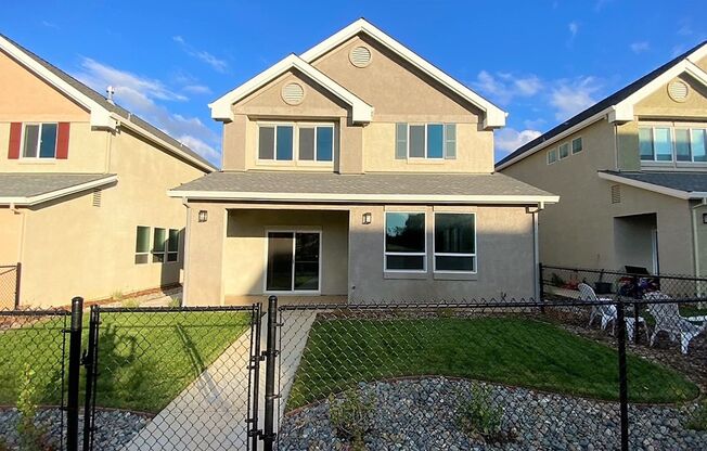 Lovely Home in New Community 10 min North of Redding!