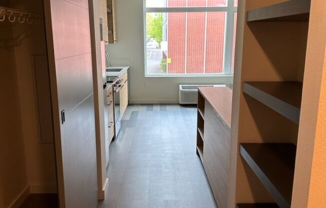 Studio, 1 bath, 432 sqft, $1,295, Unit 202