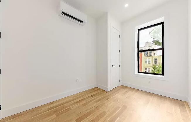 246 E 25 ST