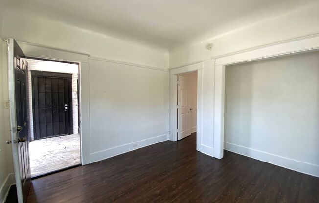 One Bed, One Bath Apartment Located Downtown