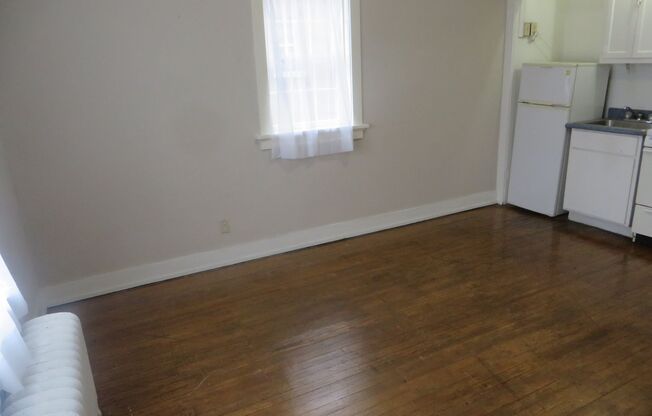 Studio, 1 bath, 400 sqft, $685, Unit #10