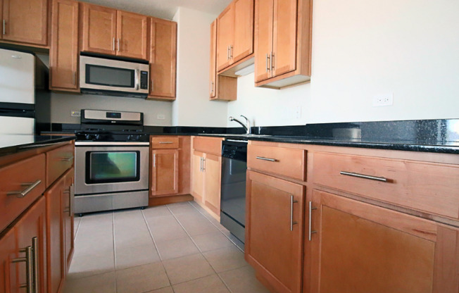545 W KINZIE